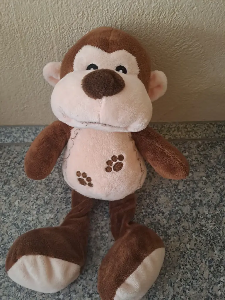 Plüschspielzeug in Affenform mit Pfotenmotiv – weiches Hundespielzeug für Spiel, Kuscheln und Beruhigung.